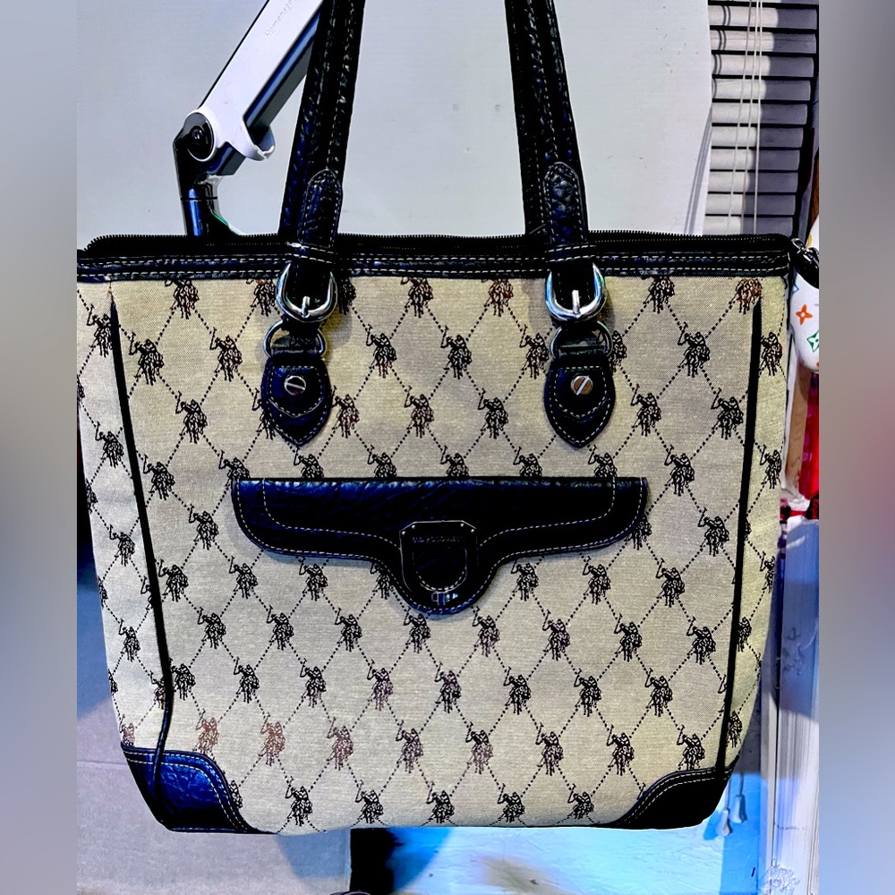 U.S. POLO ASSN. Tote, Cotton & Polyester Blend w/Vinyl Trim. Beige w/Black Trim.